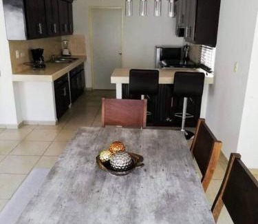La Paz Casa | Amplia residencia con acceso privado