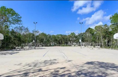 Puerto Juarez Apartamento | Amplio Departamento a 10 Min de la Playa con Alberca e Internet