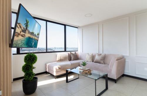 Puerto Santa Ana Apartamento | Amplio Departamento con Vista a la ciudad