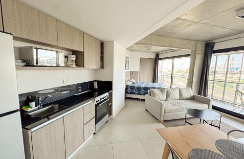 Constitución Apartamento | Amplio Loft con balcón sobre la Av 9 de Julio 6C