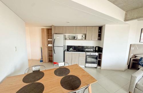 Constitución Apartamento | Amplio Loft con balcón sobre la Av 9 de Julio 6C