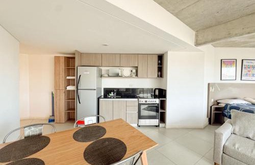 Constitución Apartamento | Amplio Loft con balcón sobre la Av 9 de Julio 6C
