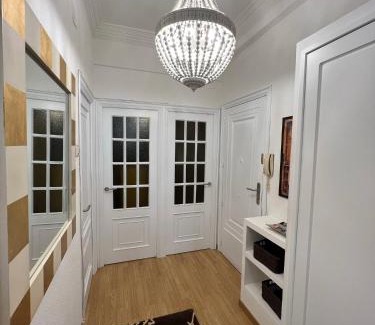 La Coruna Apartamento | Amplio y céntrico piso con patio.