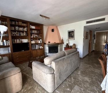 Zaragoza Casa | Amplio y Comodo Chalet en Zaragoza con piscina y tenis