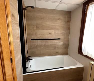 Zaragoza Casa | Amplio y Comodo Chalet en Zaragoza con piscina y tenis