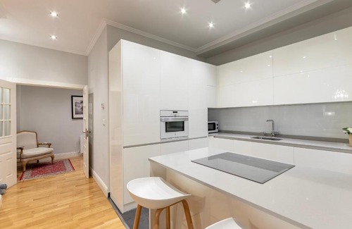 Centro histórico de Bilbao Apartamento | Amplio y Elegante en Casco Viejo con Parking
