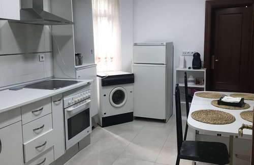 Salesas Apartamento | Amplio y semi céntrico. Zona pinchos