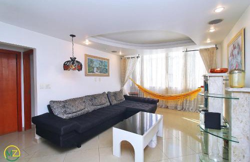 Leme Apartamento | Amplo 2 quartos na praia do Leme para 7 pessoas