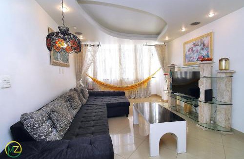 Leme Apartamento | Amplo 2 quartos na praia do Leme para 7 pessoas