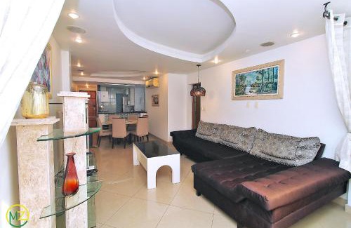Leme Apartamento | Amplo 2 quartos na praia do Leme para 7 pessoas