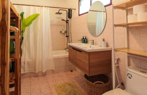 Wok Tum Casa | Amsterdam House - Hin Kong - Double King Bed - 4K SmartTV
