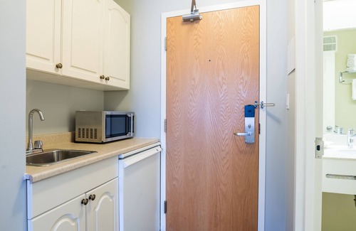 Moncton Hotel | Amsterdam Inn & Suites Moncton