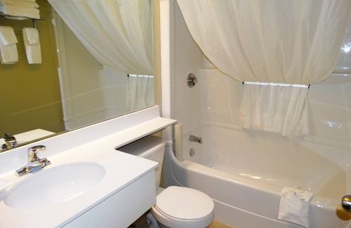 Moncton Hotel | Amsterdam Inn & Suites Moncton