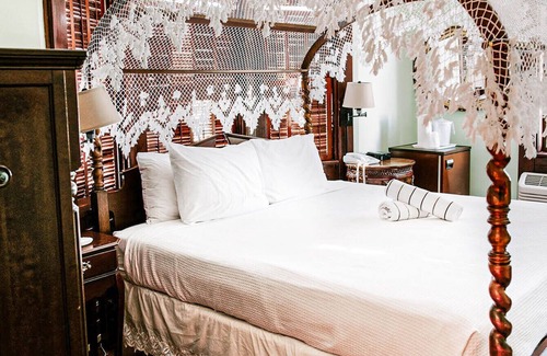 Historic Seaport Casa | Amsterdam's Curry Mansion Inn