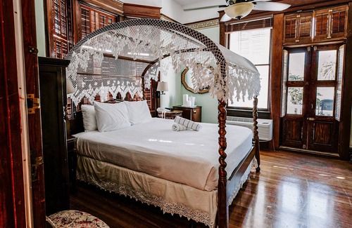 Historic Seaport Casa | Amsterdam's Curry Mansion Inn