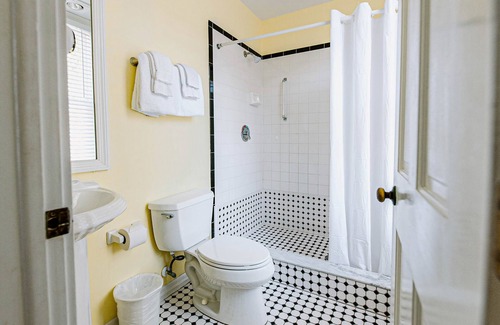 Historic Seaport Casa | Amsterdam's Curry Mansion Inn