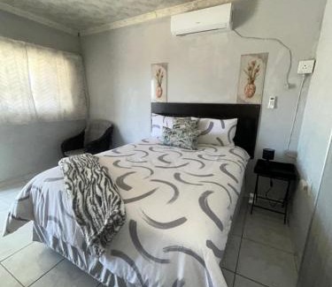 Moses Kotane Apartamento | Amza guest room