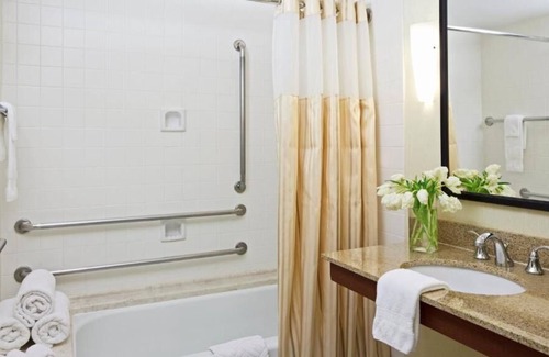 Alexandria West Casa | An Adventure Awaits! 4 Classy Units, Onsite Restaurant, Pool, Near Old Town