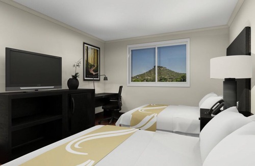 Castle Rock Casa | An Adventure Awaits! 2 Affordable Units, Pet-Friendly, Near Castle Rock Outlet Mall