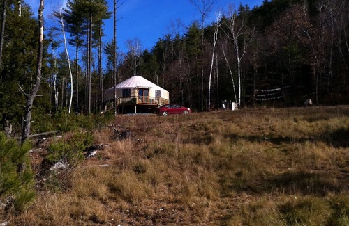 Elizabethtown Cabina | Una aventura de toda la vida: Adirondack Modern Yurt / Cabin en 15 acres