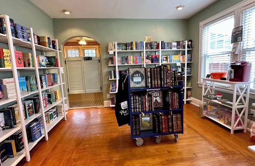 South Charleston Apartamento | An All-Access Bookstore Vacation in Charleston, West Virginia