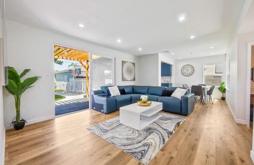Reseda Casa | An amazing full house with a pool
