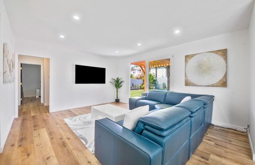 Reseda Casa | An amazing full house with a pool