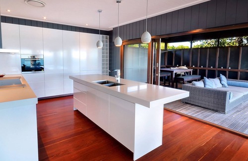 Amity Point Casa | An Awe-Inspiring Waterfront Retreat