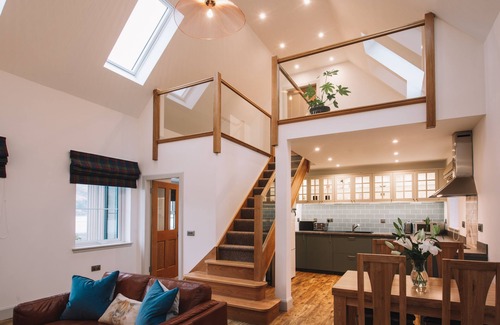 Dornie Casa | An Dòbhran - a spacious seaside luxury home