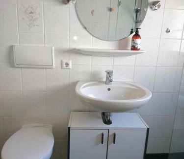 Immendingen Casa | An der grünen Donau - Ferienwohnung, Monteurwohnung, wir bieten keine Parkplätze, Verpflegung oder Tücher an, Parken NUR gegenüber auf der Straßenseite
