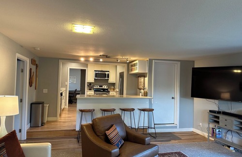 Cedar Hills Casa | An elegant and comfy Beaverton Home