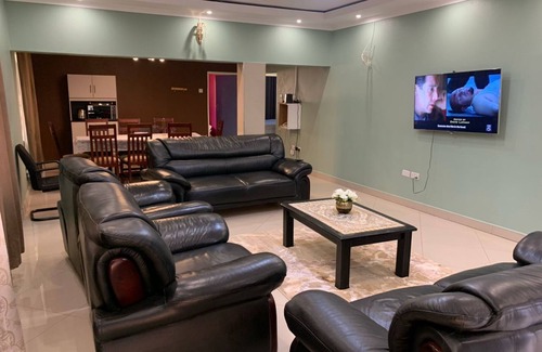 Gweru Casa | An elegant destination located in a quiet neighborhood