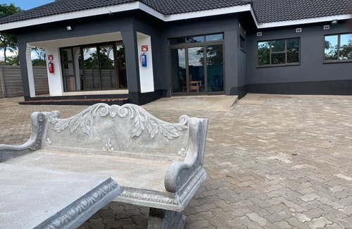 Gweru Casa | An elegant destination located in a quiet neighborhood