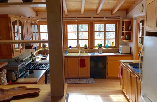 Taos Casa | Un elegante Taos Adobe bajo los árboles