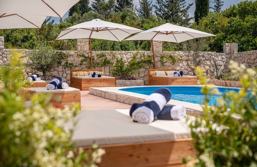 Pupnat Apartamento | Una residencia mediterránea elevada con vistas a la isla y al mar