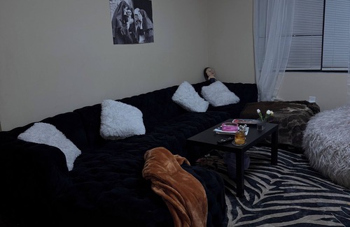 East Point Apartamento | An Elevated Stay 15 minutes from Benz Stadium