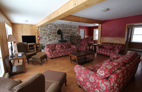 Les Pays-d'en-Haut Regional County Municipality Casa | Un Lugar Encantador en el Corazón de Laurentians Villa # 3