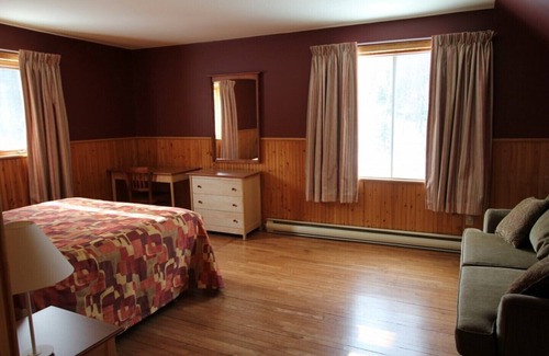 Les Pays-d'en-Haut Regional County Municipality Casa | Un Lugar Encantador en el Corazón de Laurentians Villa # 3