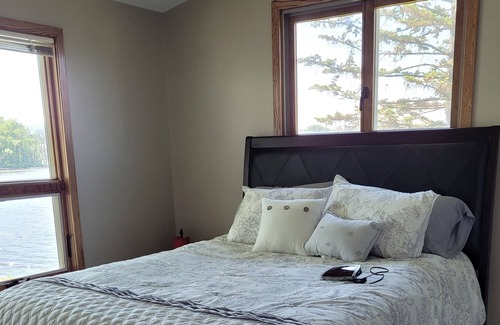 La Crosse Casa | An excellent home on the backwaters of the Mississippi river awaits you