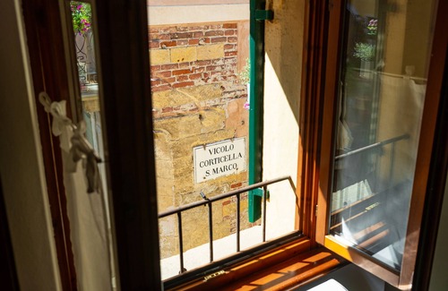 Citta Antica Apartamento | Αn exclusive deconsecrated former church residence from 1170