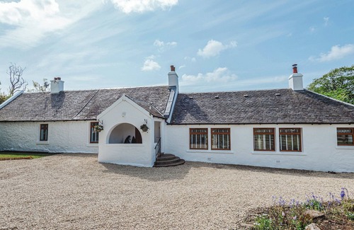 Dalry Cabaña | An ideal cottage for friends and family to enjoy a relaxing break.