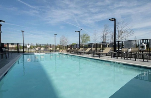 Snellville Casa | An Ideal Room for a Business Trip!