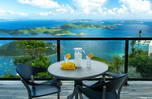 Lower Carolina Villa | Sobre las mejores vistas desde esta romántica villa de lujo de 1HAB / 1BA con vistas a todo el VI