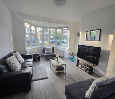 Finchley Casa | An inviting, spacious and bright 3 bed house