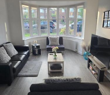 Finchley Casa | An inviting, spacious and bright 3 bed house