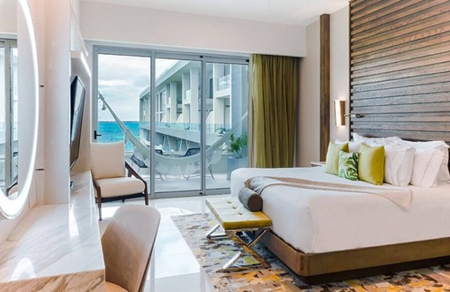 Punta Sam Complejo | An oceanview sanctuary, a fabulous suite with radiant exteriors