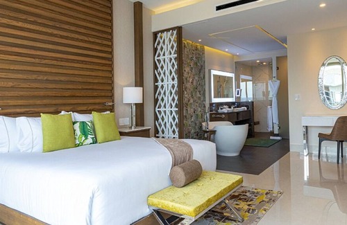 Punta Sam Complejo | An oceanview sanctuary, a fabulous suite with radiant exteriors