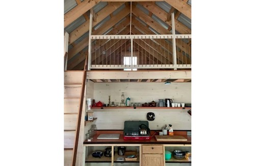 Waldoboro Cabina | An off-grid comfy cabin in a quiet corner of a midcoast organic farm