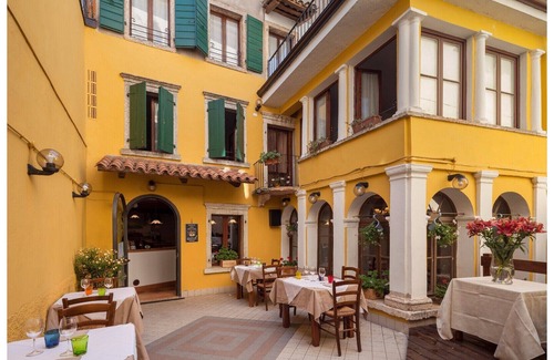 Caprino Veronese Hotel | una locanda antigua que es un hito italiano ... unos 200 años "DOUBLE 4"