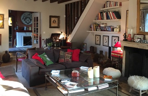 Le Mesnil-Theribus Casa | Casa familiar atípica en una aldea en medio de un entorno verde